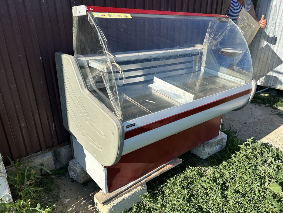 Продам холодильник витрина