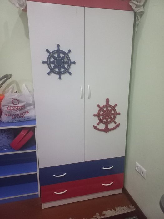 Detskiy mebel sotiladi