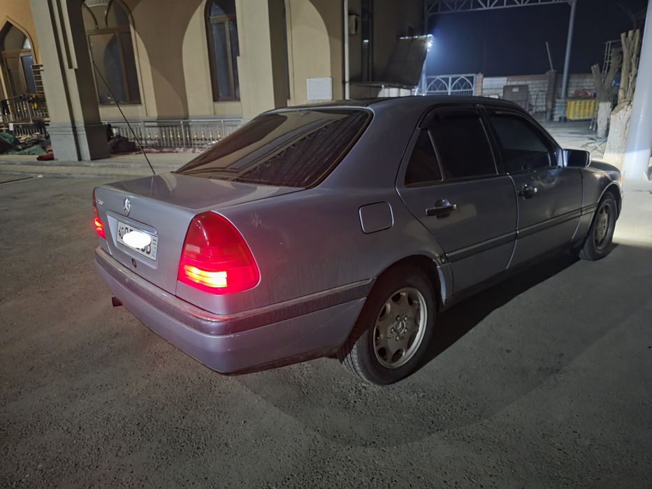 Yaxshi holatda mashina, mexanika, benzin propan, yangi balonlar,