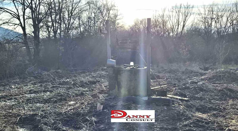 Стара къща с двор в Еленския балкан