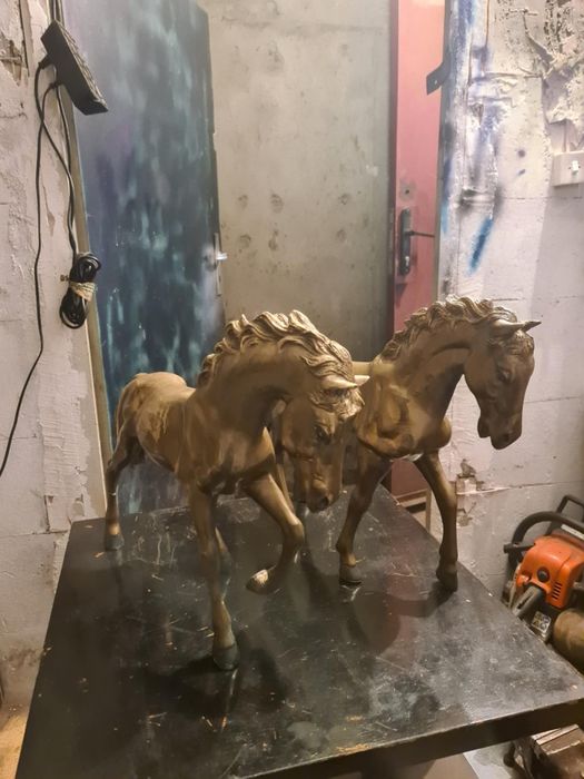 Авторски големи бронзови коне