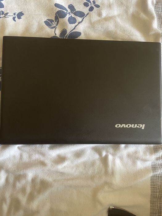 Laptop lenovo.
