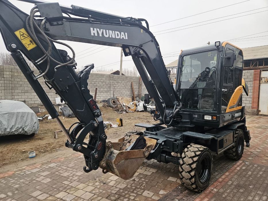 Экскаватор Hyundai  HW60A Сотилади