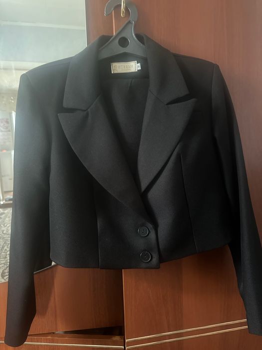 Продам пиджак с юбкой