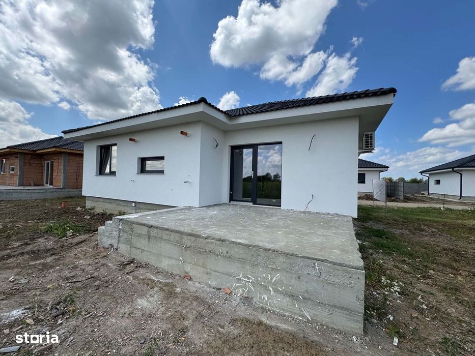 Case noi 3 camere + living , 3.7 ari teren , intrare Odoreu