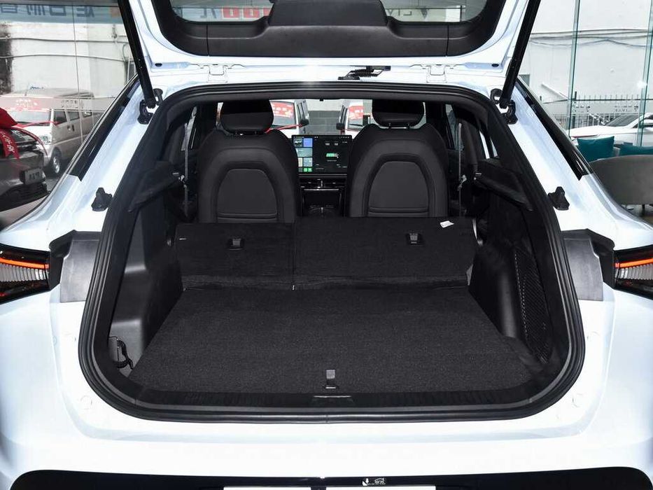 Geely livan L7 605km