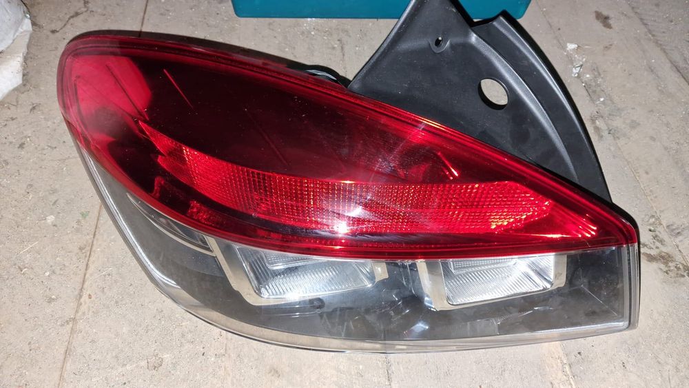 Vând stopuri triple Dacia  Dokker Renault megane diferite modele