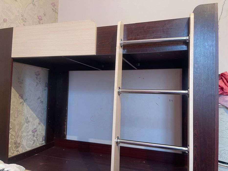 Детский кровать.