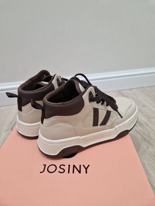 Продам кроссовки JOSINY новые