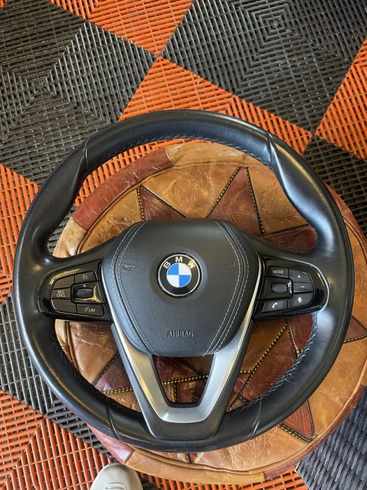 Vand volan original g30 cu tot cu airbag , il dau deoarce mi-am luat altul!
