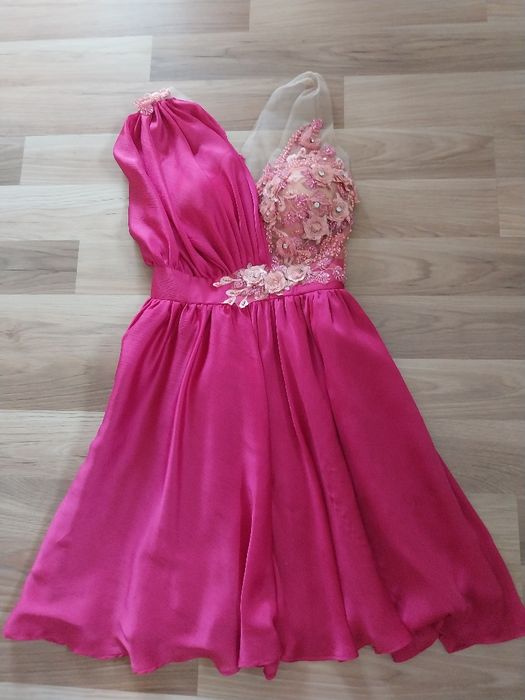 Vand rochita de ocazie