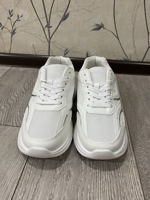 Продам кроссовки