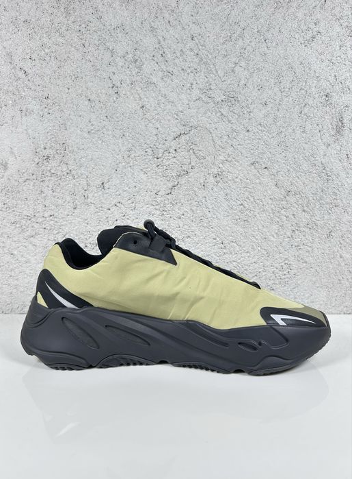 Adidas Yeezy Boost 700 MNVN Resin