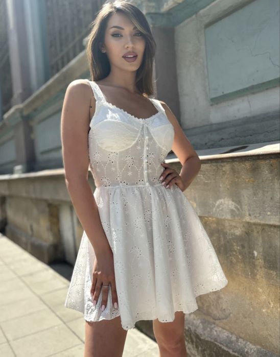 Бяла рокля……………..