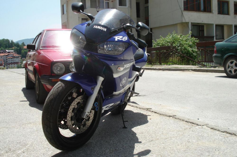 Yamaha R6 на части моторите са три броя.