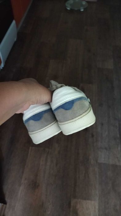 Кроссовки новые, кожаные