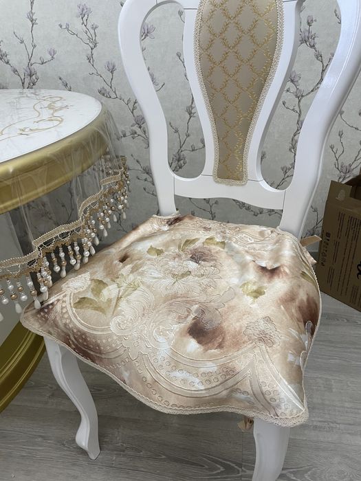 Продается стол со стульями