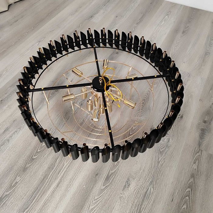 Продам люстру. Новую