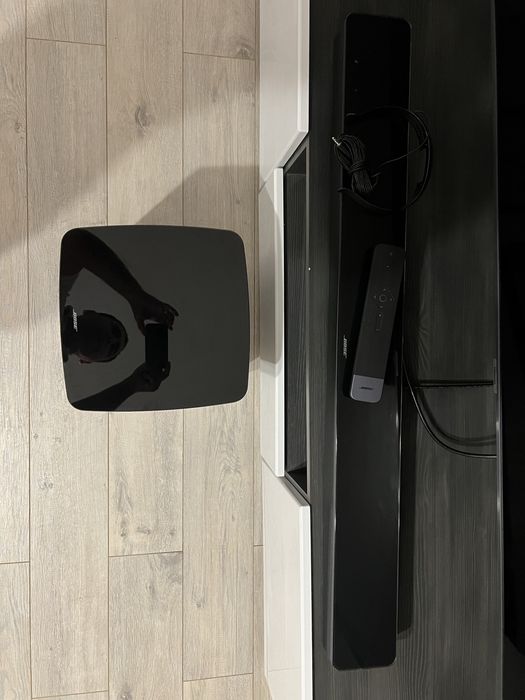 Bose 700 soundbar si subwoofer