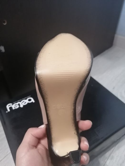 Босоножки новые Betsy