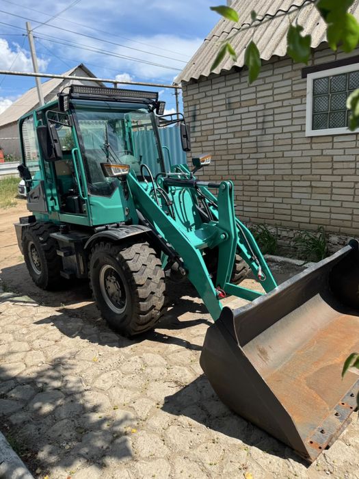 Продам мини фронтальный погрузчик