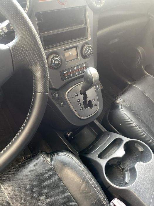 Kia Carens на части