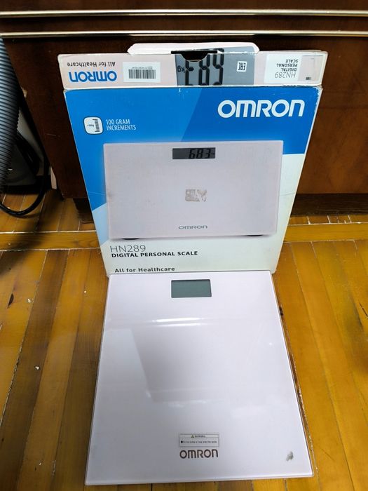Весы напольные Омрон