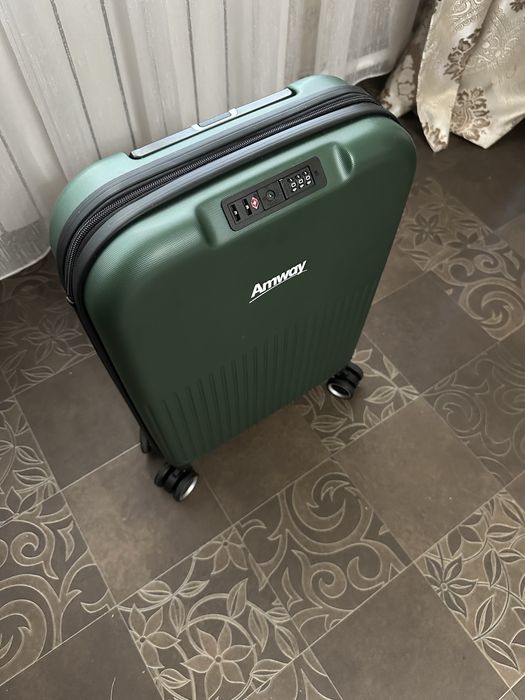 Продам чемодан Amway