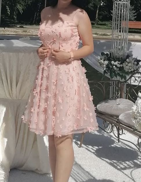 Rochie roz deschis cu floricele , stare foarte bună