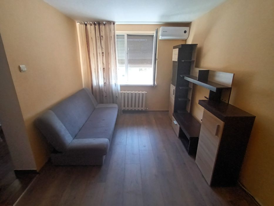 Închiriez apartament