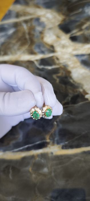 Золотые серьги с изумрудом и бриллиантами