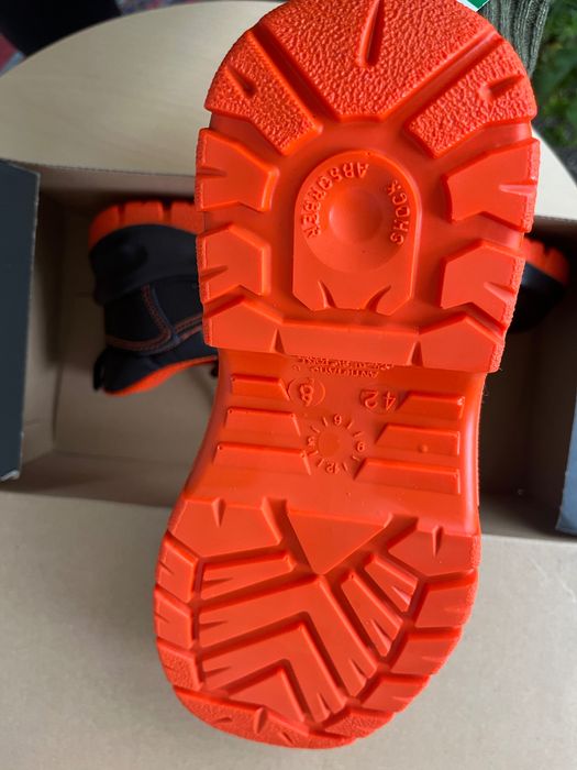 Чисто нови работни обувки италиански