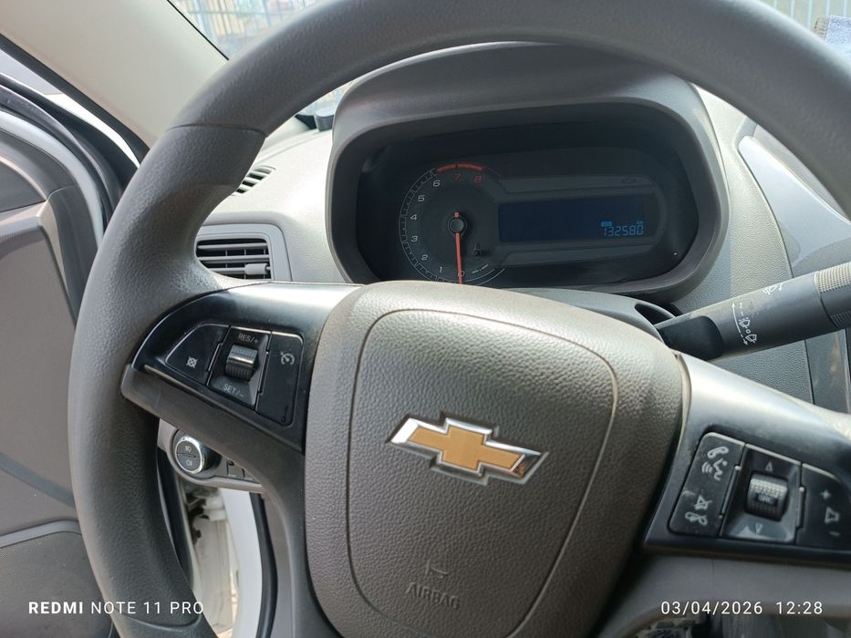 Mashina soz holatda yangi balon kraskasi toza