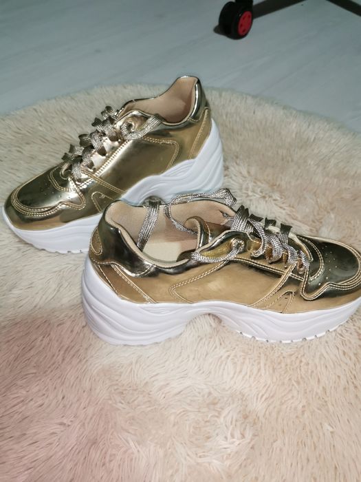 Adidași cu platforma