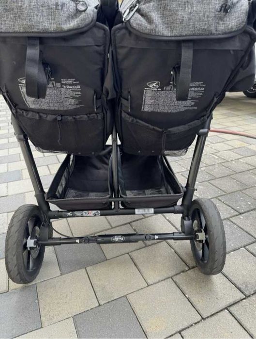 Количка за близнаци