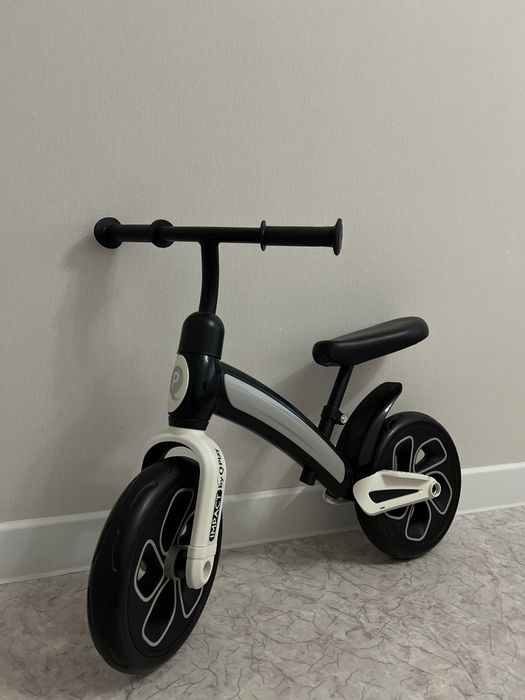 Продам беговел новый