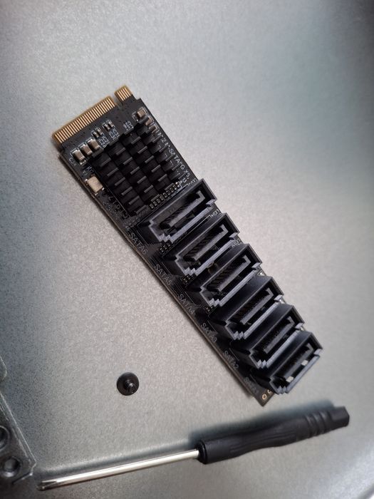 Vand adaptor M.2 NVME la SATA 6 porturi
