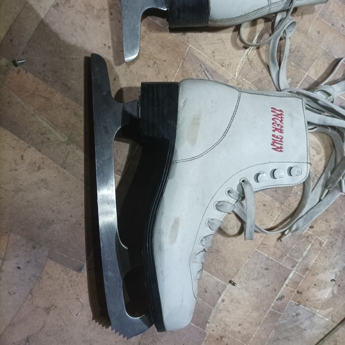 Продам коньки почти не катались