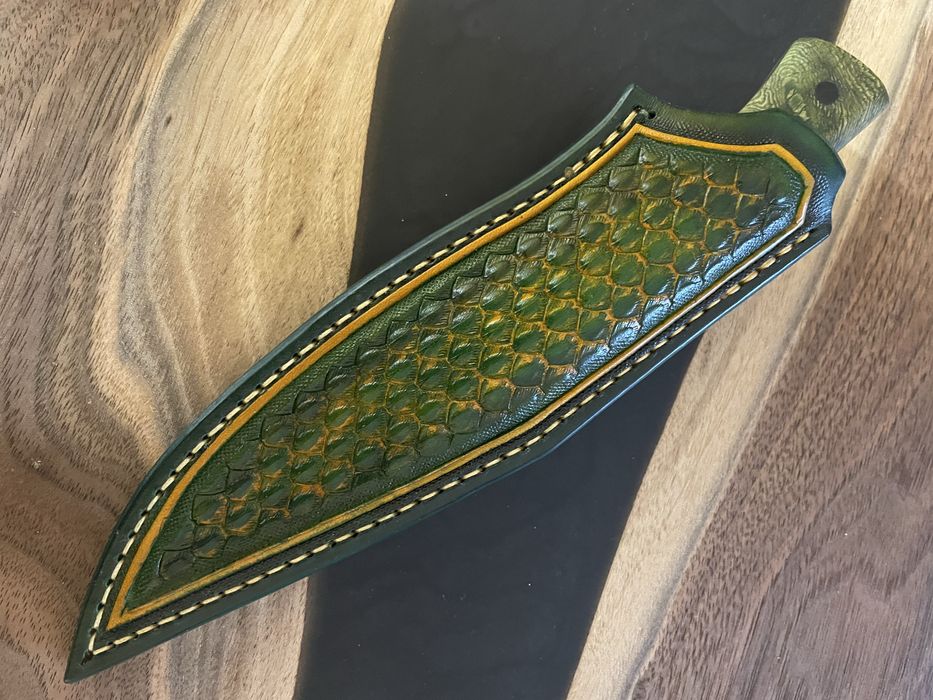 Ръчно изработен нож от Damasteel стомна