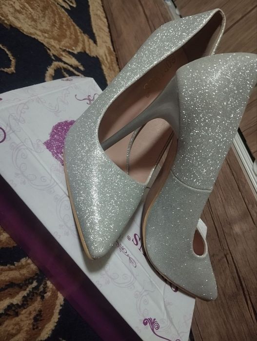 Оккуратные вечерние туфли