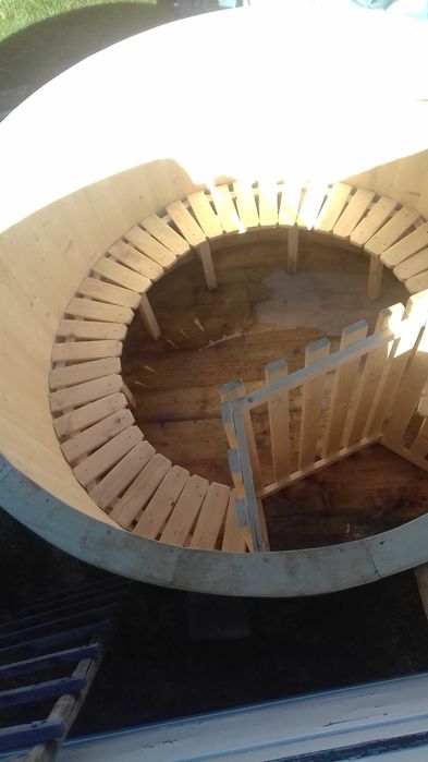 Ciubar/piscina din lemn