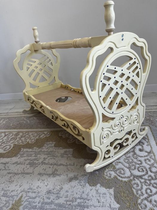Жақсы бесік сатылады