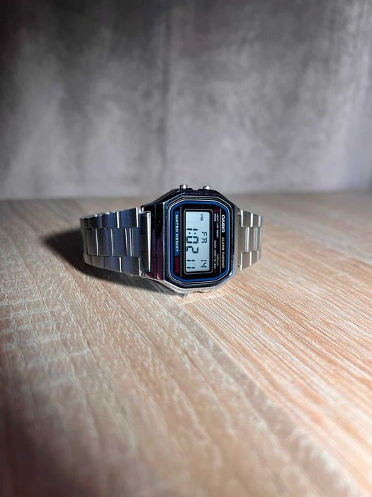 Ceas Casio Retro, digital
