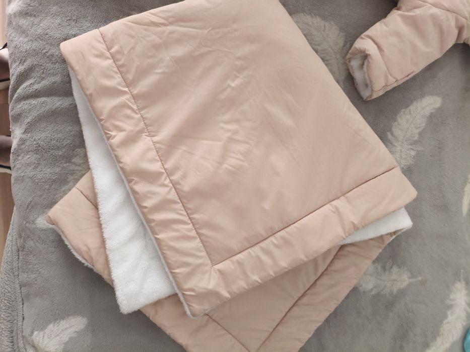 Продам комбинезон+плед на выписку