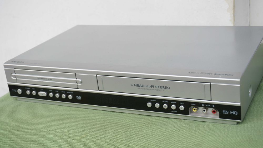 Video recorder VHS combo cu DPD player PHILIPS DVP-3350 stereo Hi-Fi
