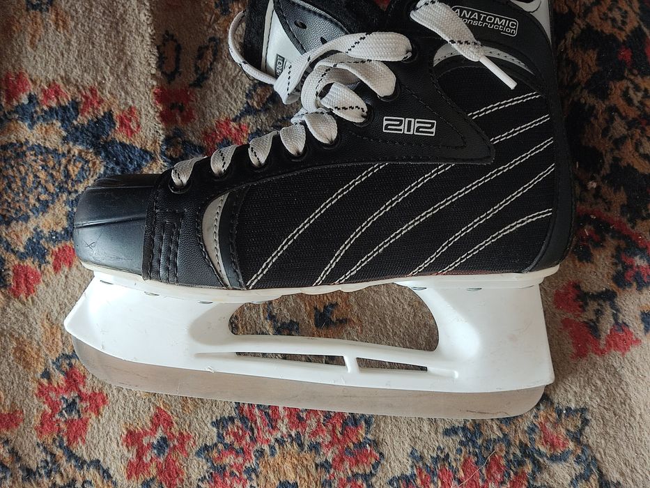 Коньки хоккейные