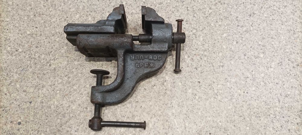 Менгеме за стойка ХОБИ - 5   менгеме за монтаж на маса малко . Се