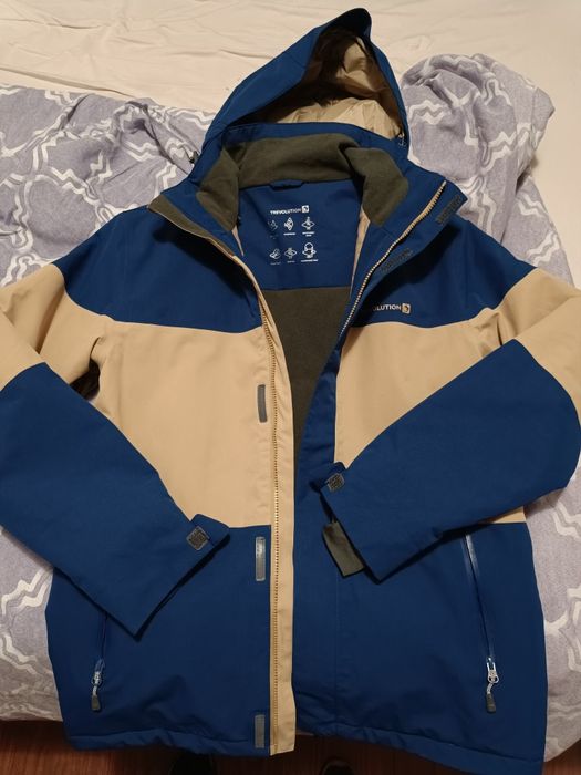 Vând geaca de Sky aproape noua