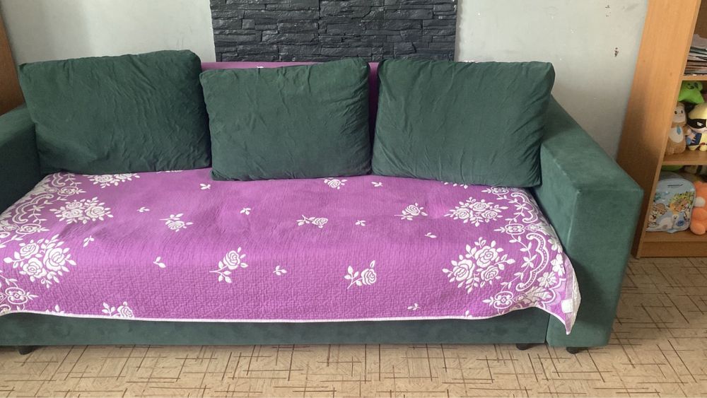 Диван продам срочно !