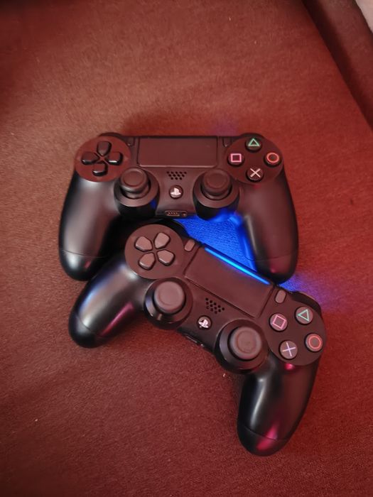 Продавам ps4 slim